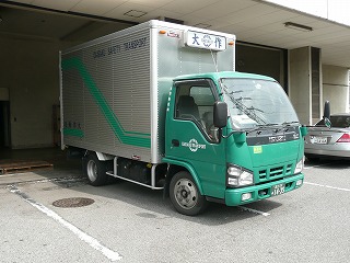 2t箱車セミロング車の画像です。 2t箱車セミロング車